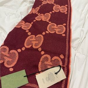Gucci salmon and burgundy Knit Scarf
